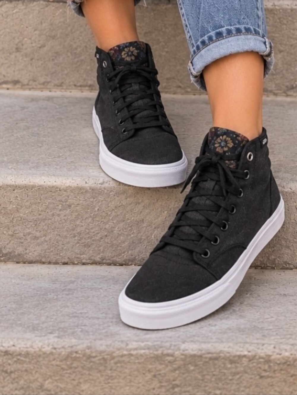 Vans Women’s 8 Black Canvas High Top Sneakers Floral Lining Streetwear Skater